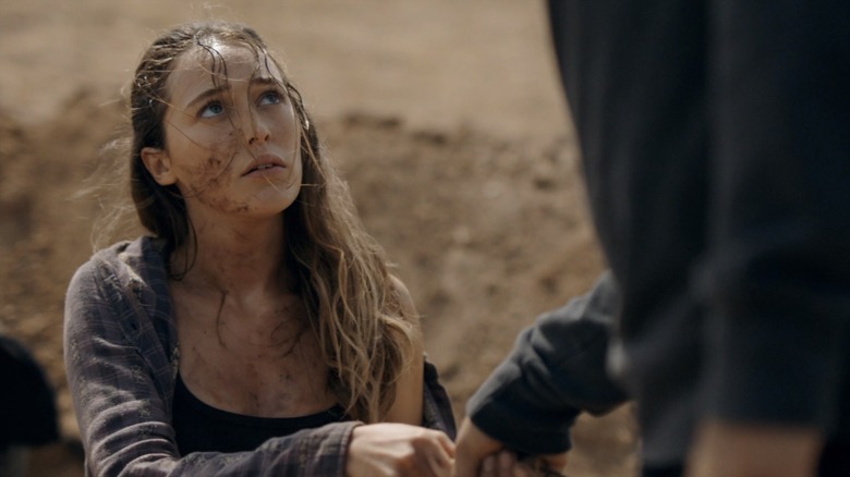 Alycia Debnam-Carey as Alicia Clark kneeling in the dirt in the Fear the Walking Dead episode The Diviner