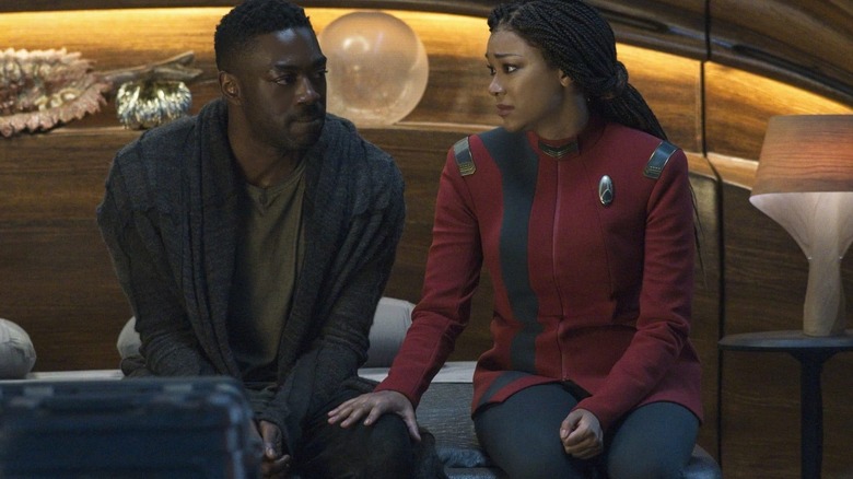 Sonequa Martin-Green and David Ajala in Star Trek: Discovery