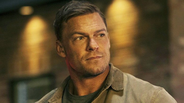 Jack Rhythsan Alan Ritchsan looks through the frame in Reacher