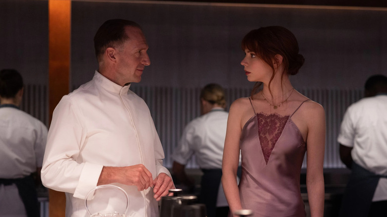 Ralph Fiennes and Anya Taylor-Joy in The Menu