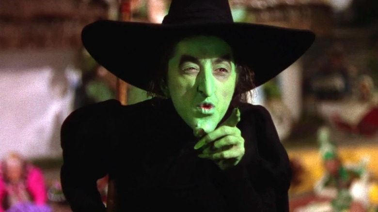 The Wicked Witch points at Dorothy in The Wizard of Oz (1939)