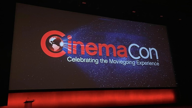 Logotipo do palco CinemaCon 