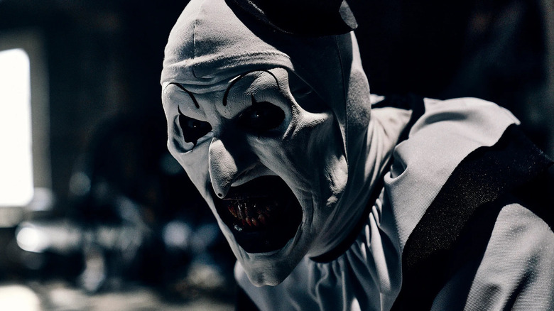 David Howard Thornton as Art the Clown grinning maliciously in Terrifier 3