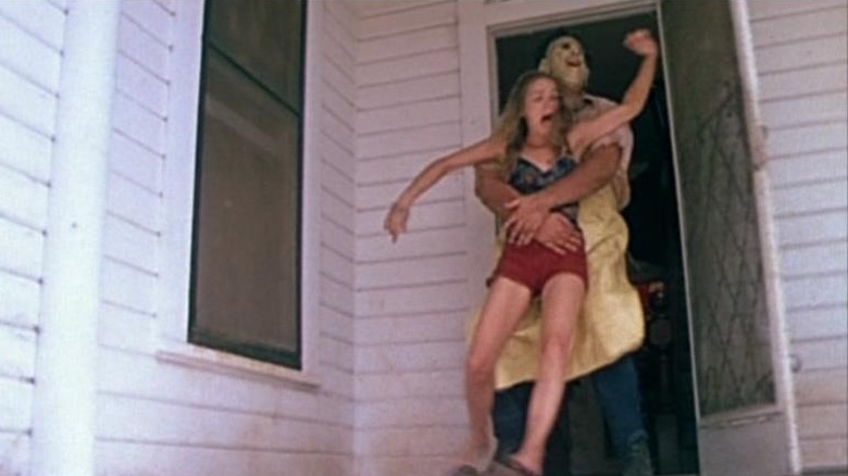 texas chain saw massacre pam grabbed by leatherface outside door