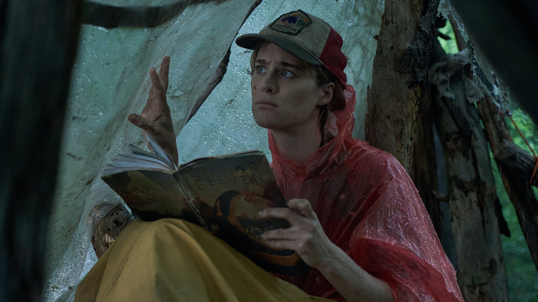 Mackenzie Davis as Kirsten reading in a tent in Station Eleven