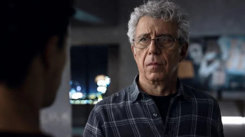 Eric Bogosian's Daniel Molloy wearing glasses on Interview With the Vampire