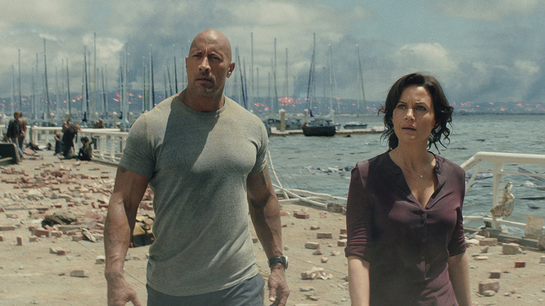 San Andreas Dwayne Johnson and Carla Gugino 