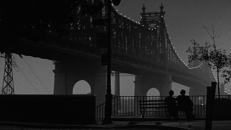 Manhattan bridge and park bench