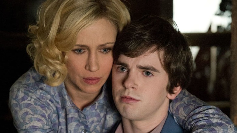 Vera Farmiga Freddie Highmore Bates Motel