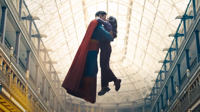 David Corenswet como Superman y Rachel Brosnahan como Lois Lane en Superman (2025)