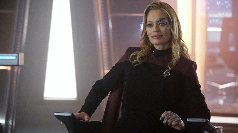 Jeri Ryan como Capitão Sete dos Nove da Enterprise em Star Trek: Picard