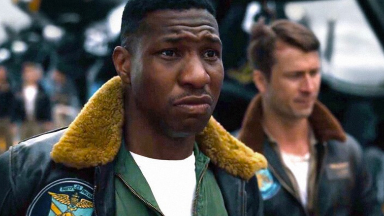 Jonathan Majors as Jesse Brown and Glen Powell as Tom Hudner in Devotion