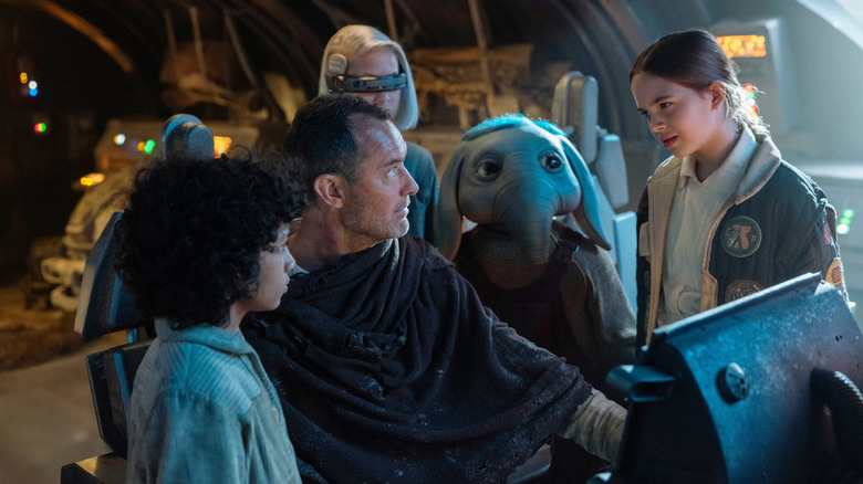 Wim, Jod Na Nawood, KB, Neel, and Fern gathered in a cockpit in Star Wars: Skeleton Crew