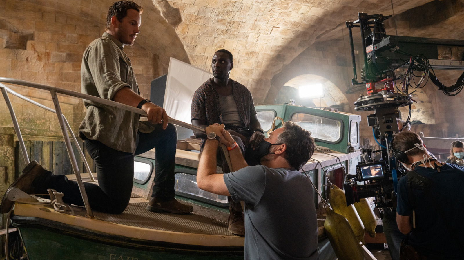 Jurassic World Dominion Director Colin Trevorrow On Feathered Dinos And Combining Casts [interview]