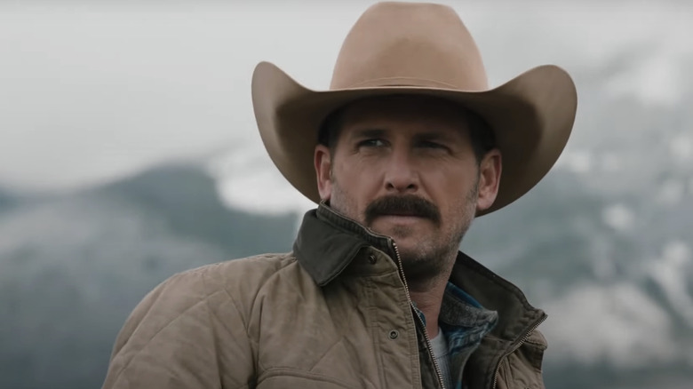 josh-lucas-was-very-much-doing-his-own-thing-as-john-dutton-1726862162 Kevin Costner e Josh Lucas tiveram que ser mantidos separados durante Yellowstone