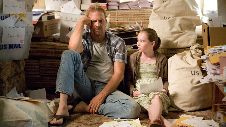 Kevin Costner and Madeline Carroll as Ernest and Molly in Swing Vote