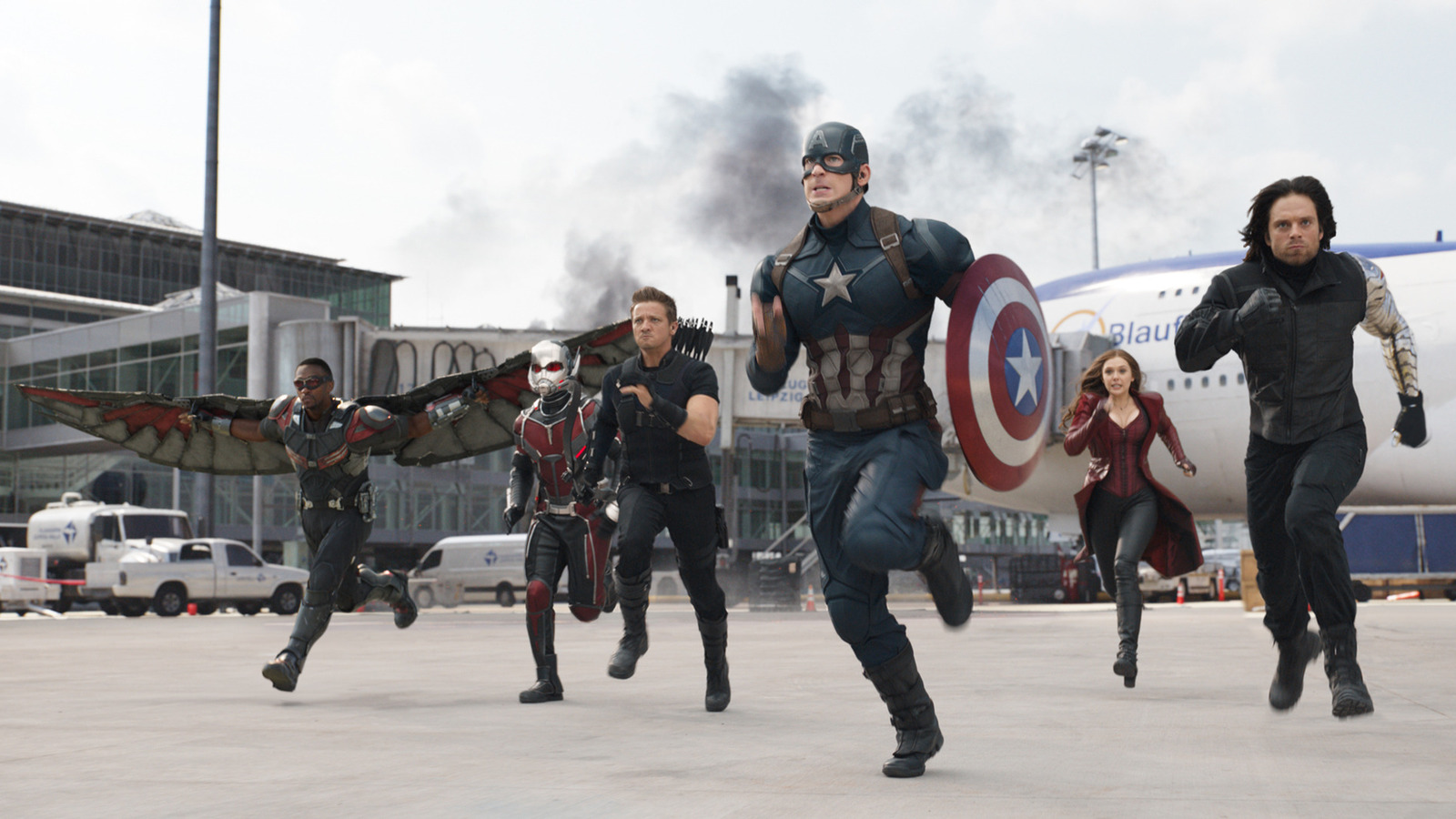 رفض Kevin Feige النص الأصلي لـ Captain America 3 لأنه لم يكن "كبيرًا بما يكفي"
