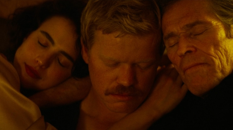 Margaret Qualley as Vivian, Jesse Plemons as Robert, and Willem Dafoe as Raymond in Kinds of Kindness