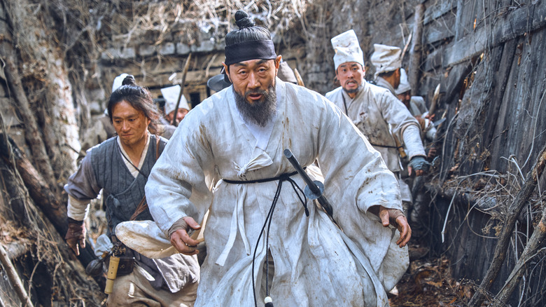 Lord Ahn Hyeon and his men running 