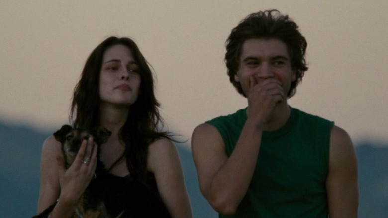 Kristen Stewart laughs with Emile Hirsch in Into the Wild