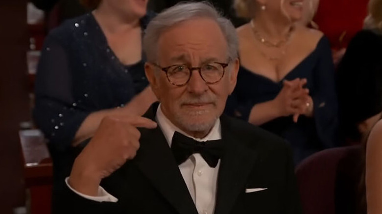 Steven Spielberg Oscar 2024 apontando