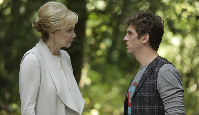 LEGION -- "Chapter 2" (Airs Wednesday, February 15, 10:00 pm/ep) -- Pictured: (l-r) Jean Smart as Melanie Bird, Dan Stevens as David Haller. CR: Michelle Faye/FX