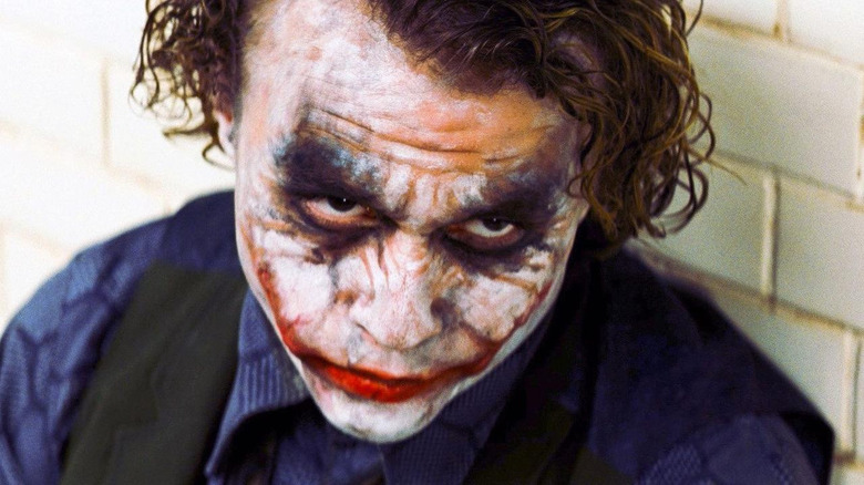 Heath Ledger como Coringa em “O Cavaleiro das Trevas”.