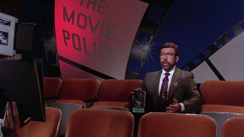 Leonard Maltin in Gremlins 2: The New Batch