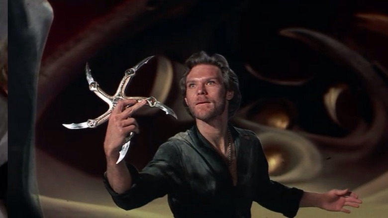 Colwyn holding the Glaive in Krull