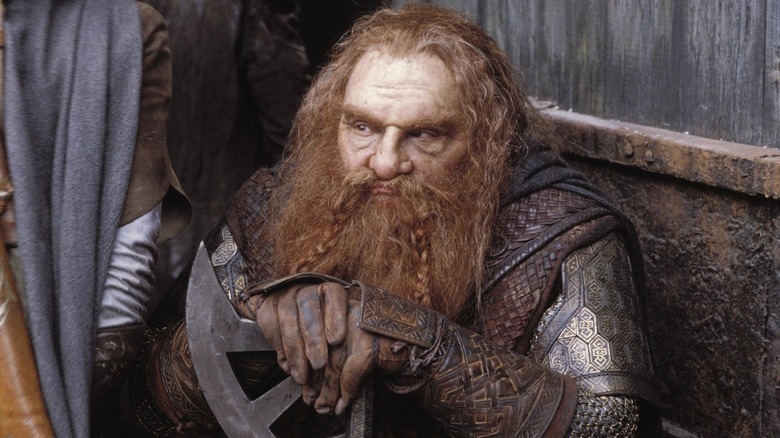 Gimli holding his axe in The Lord of the Rings: The Two Towers