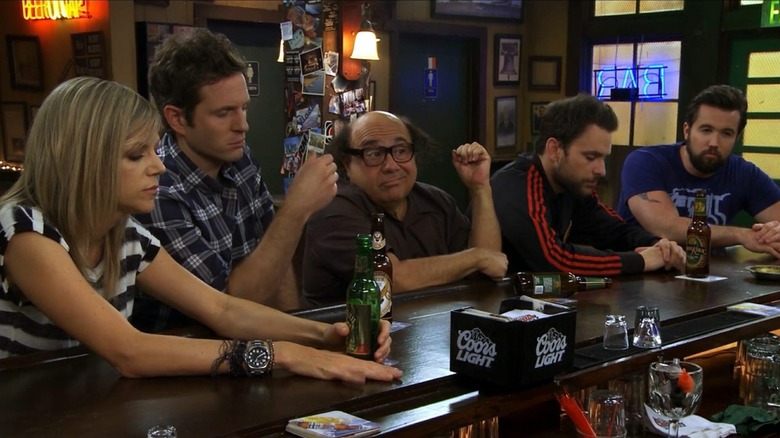 Kaitlin Olson, Glenn Howerton, Danny DeVito, Charlie Day and Rob McElhenney in It's Always Sunny in Philadelphia