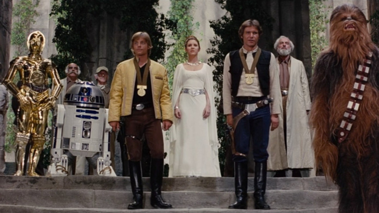 Anthony Daniels, Kenny Baker, Mark Hamill, Carrie Fisher, Harrison Ford, and Peter Mayhew in Star Wars: A New Hope