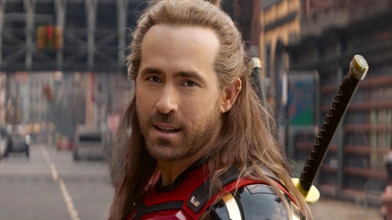 Ryan Reynolds tiene el pelo largo en Deadpool y Wolverine