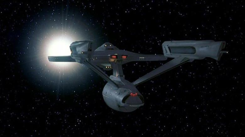 Star Trek: o país desconhecido encerrando a USS Enterprise