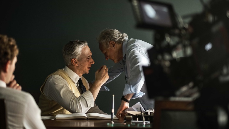 Adam Driver e Michael Mann no set da Ferrari