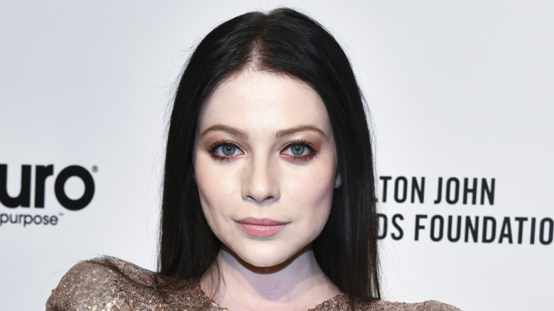 Michelle Trachtenberg posing on a red carpet