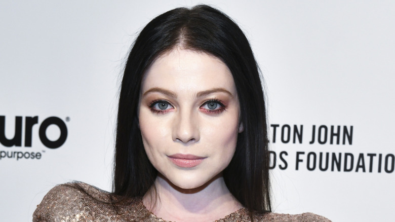 Michelle Trachtenberg posing on a red carpet