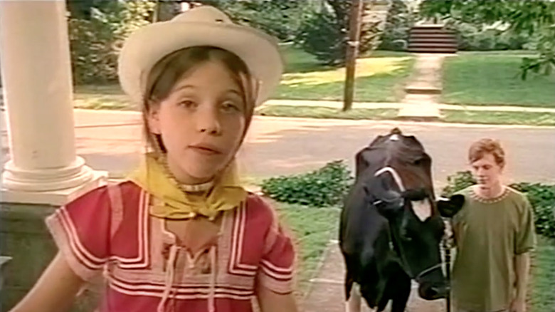 Michelle Trachtenberg as Nona wearing a cowboy hat on The Adventures of Pete & Pete