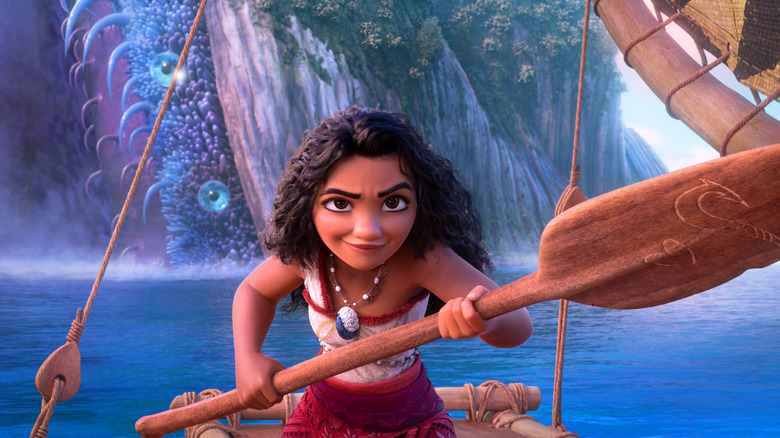 Auli'i Cravalho como Moana remando para o mar com um olhar determinado em Moana 2