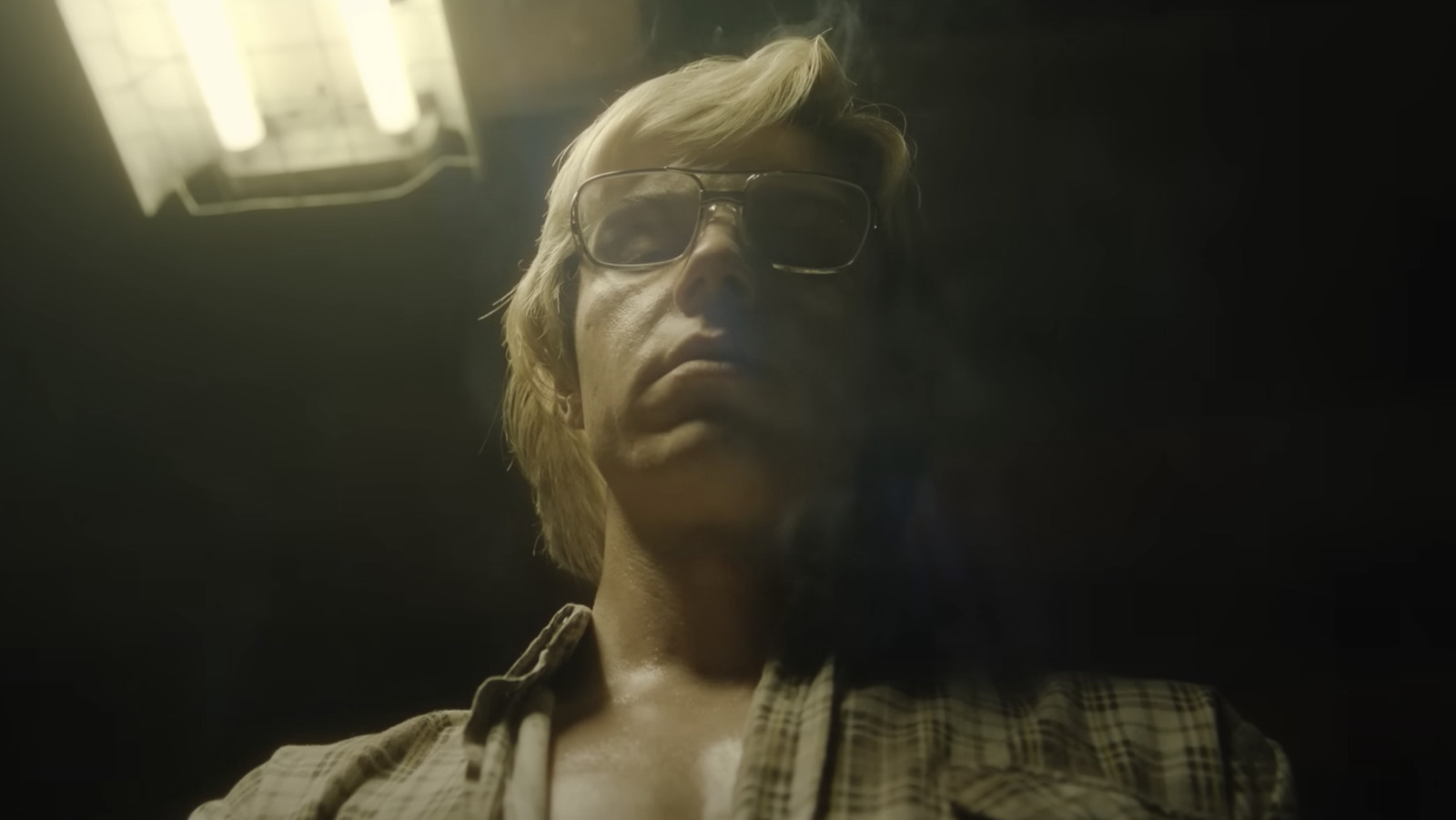 Monster The Jeffrey Dahmer Story Trailer Evan Peters Invites You To Eat A Terrifying Sandwich