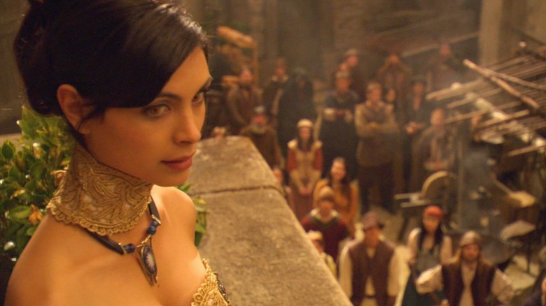 morena-baccarins-adria-embodies-unquestioning-faith-in-stargate-sg-1-1739223453 O papel de Stargate de Morena Baccarin, explicado