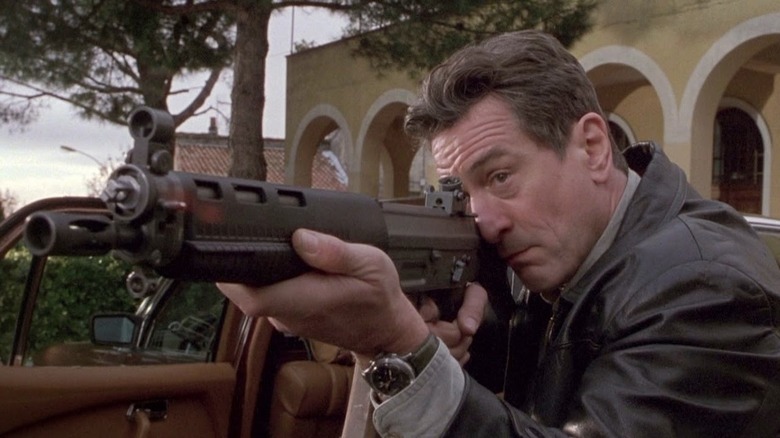 Robert De Niro points gun