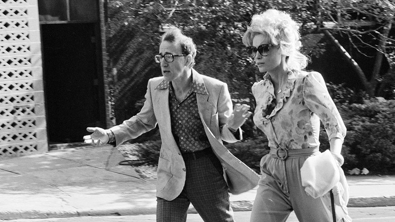 Woody Allen runs with Mia Farrow