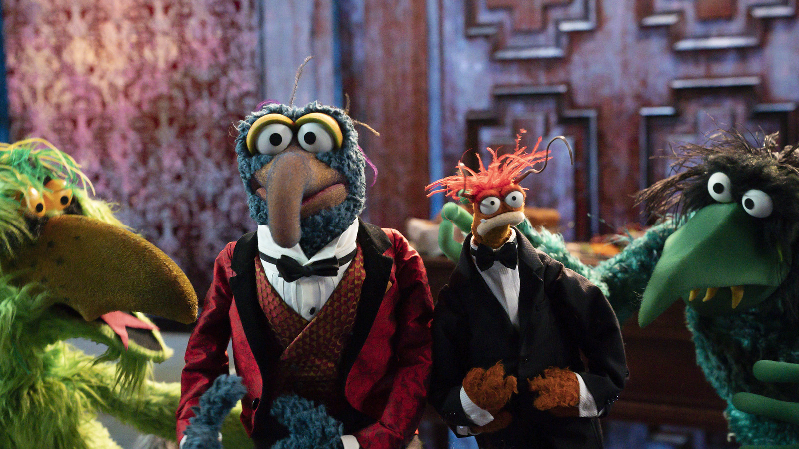 Muppets Haunted Mansion Featurette: Gonzo And Pepé Share Stories From ...