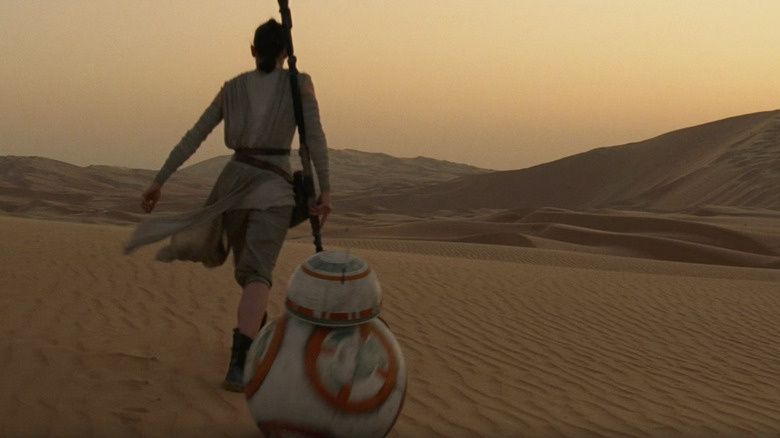 Star Wars: The Force Awakens Rey BB-8 Jakku