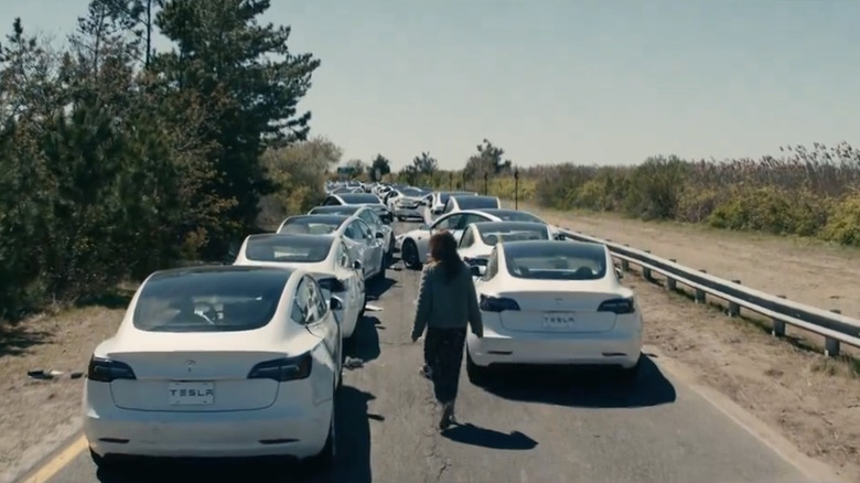 Julia Roberts Leave World Behind cars