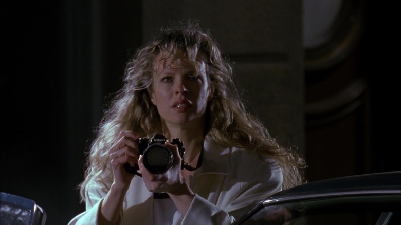 Vicki Vale posa para fotos en Batman 1989