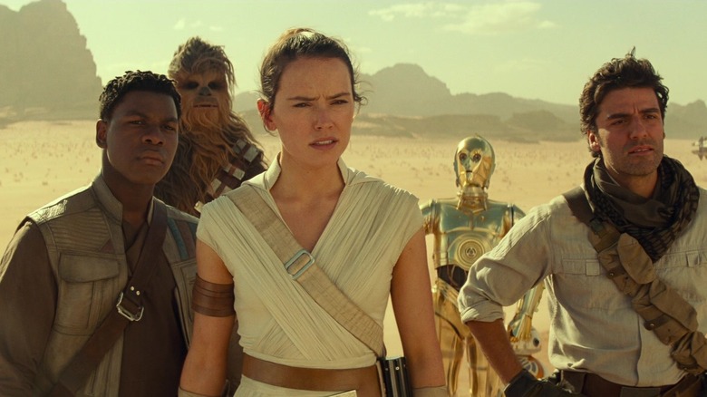 Rey, Finn, Poe, Chewie y C-3PO en Star Wars: El ascenso de Skywalker