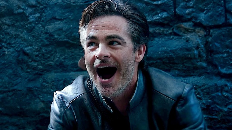 Chris Pine racha um grande sorriso velho como Edgin Darvis em Dungeons & Dragons: Honor Entre ladrões