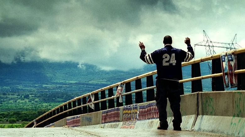 Hombre en llamas en el puente Denzel